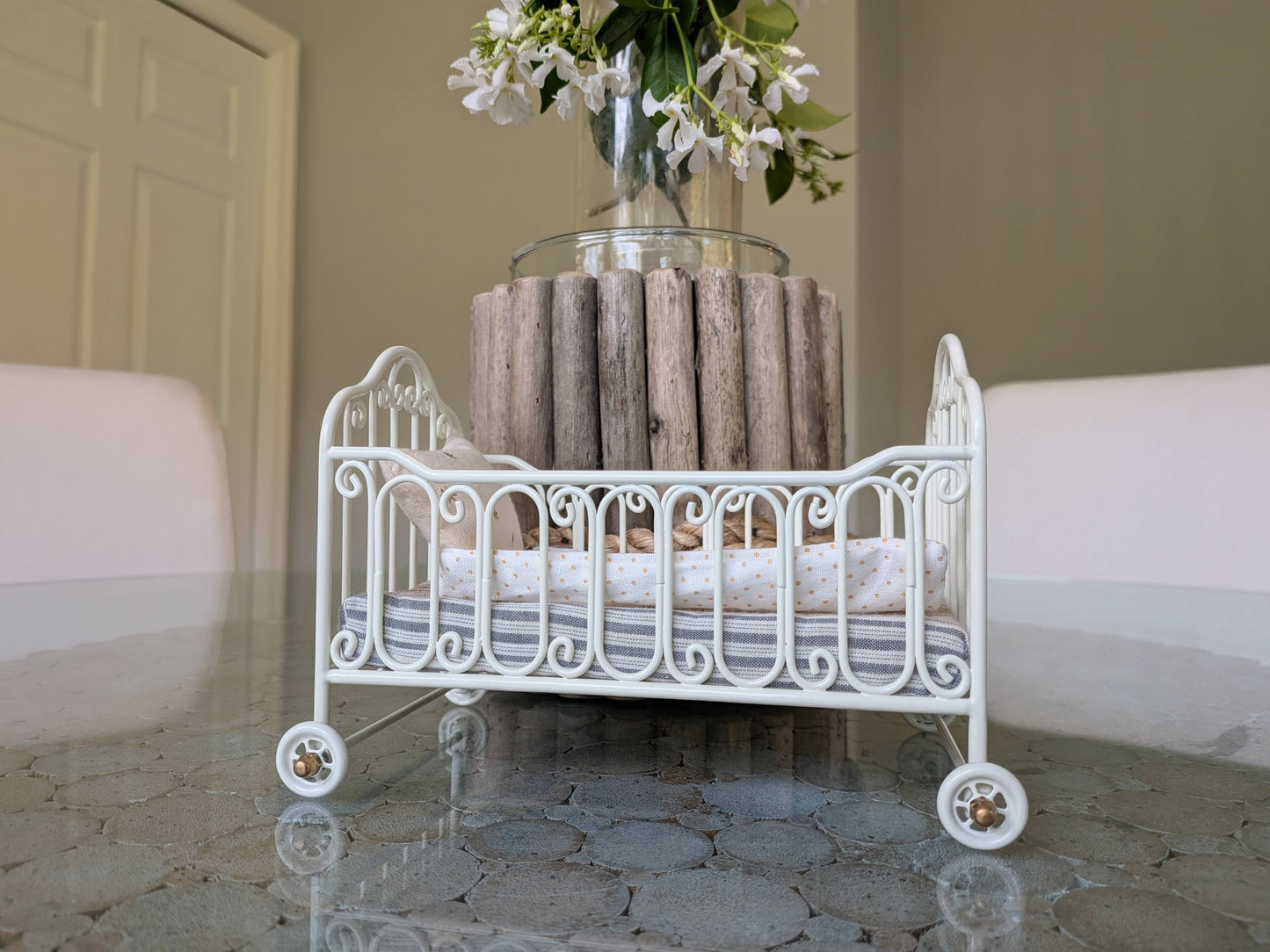LEVLOVS - Miniature Metal Bed 