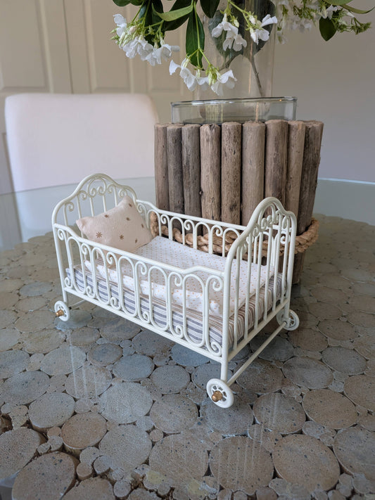 LEVLOVS - Miniature Metal Bed 