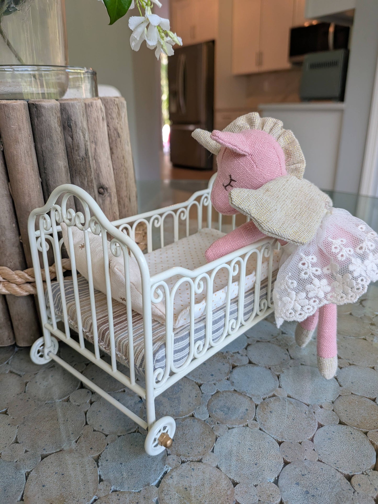 LEVLOVS - Miniature Metal Bed 